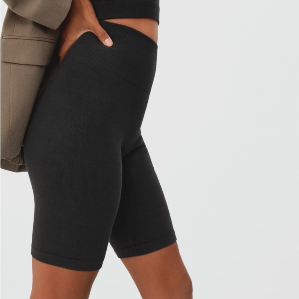 Everlane The Seamless Bike Short